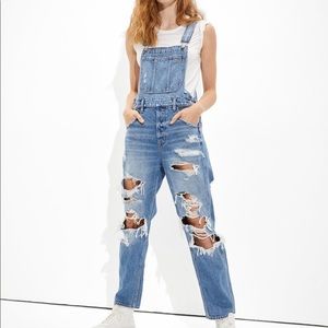 Ripped 90’s Boyfriend Overalls